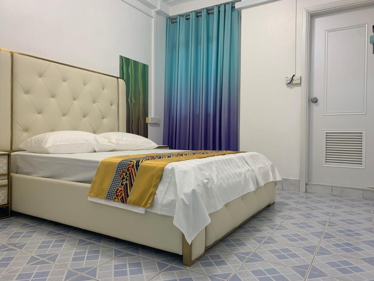 Ontrack Travel Apartment Male Exterior photo
